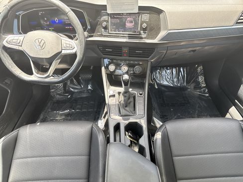 Certified 2023 Volkswagen Jetta SE w/ Panoramic Sunroof Package FWD image 14