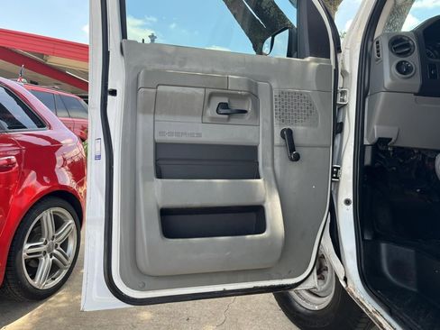Used 2012 Ford E-350 and Econoline 350 XL RWD image 13