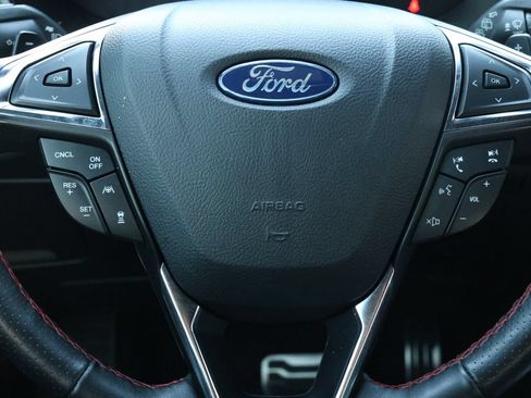 Used 2022 Ford Edge ST-Line w/ Class II Trailer Tow Package AWD/4WD image 18