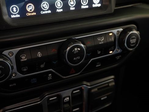 Used 2022 Jeep Wrangler Unlimited Sahara w/ Cold Weather Group image 28