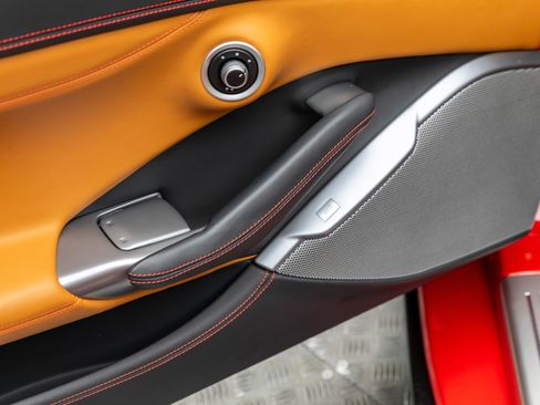 Used 2019 Ferrari Portofino image 15