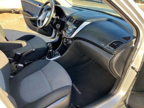Used 2012 Hyundai Accent GS image 11
