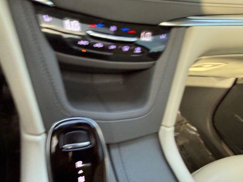 Used 2022 Cadillac XT5 Premium Luxury FWD image 22