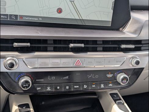 Used 2024 Kia Telluride S FWD image 19