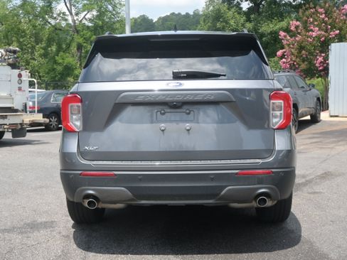 Used 2022 Ford Explorer XLT w/ Equipment Group 202A RWD image 8