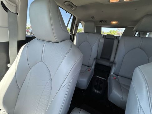 Used 2025 Toyota Highlander Limited AWD/4WD image 14