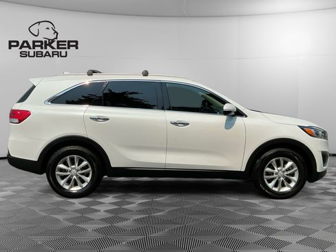 Used 2016 Kia Sorento AWD w/ LX Convenience Package image 6