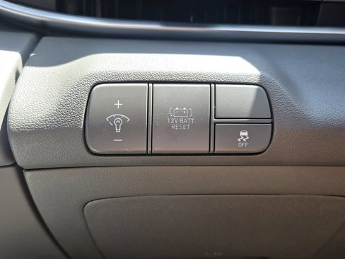 Certified 2025 Hyundai Elantra SEL FWD image 25