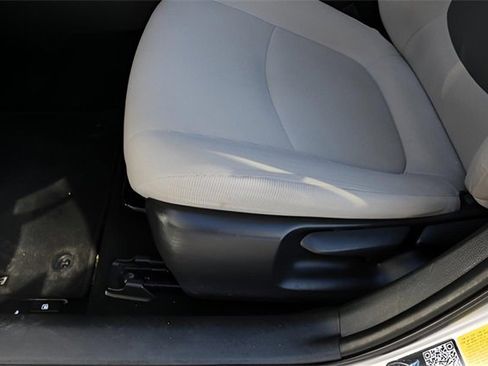 Used 2021 Toyota Corolla LE image 13