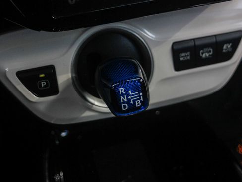 Used 2017 Toyota Prius Prime Advanced image 19