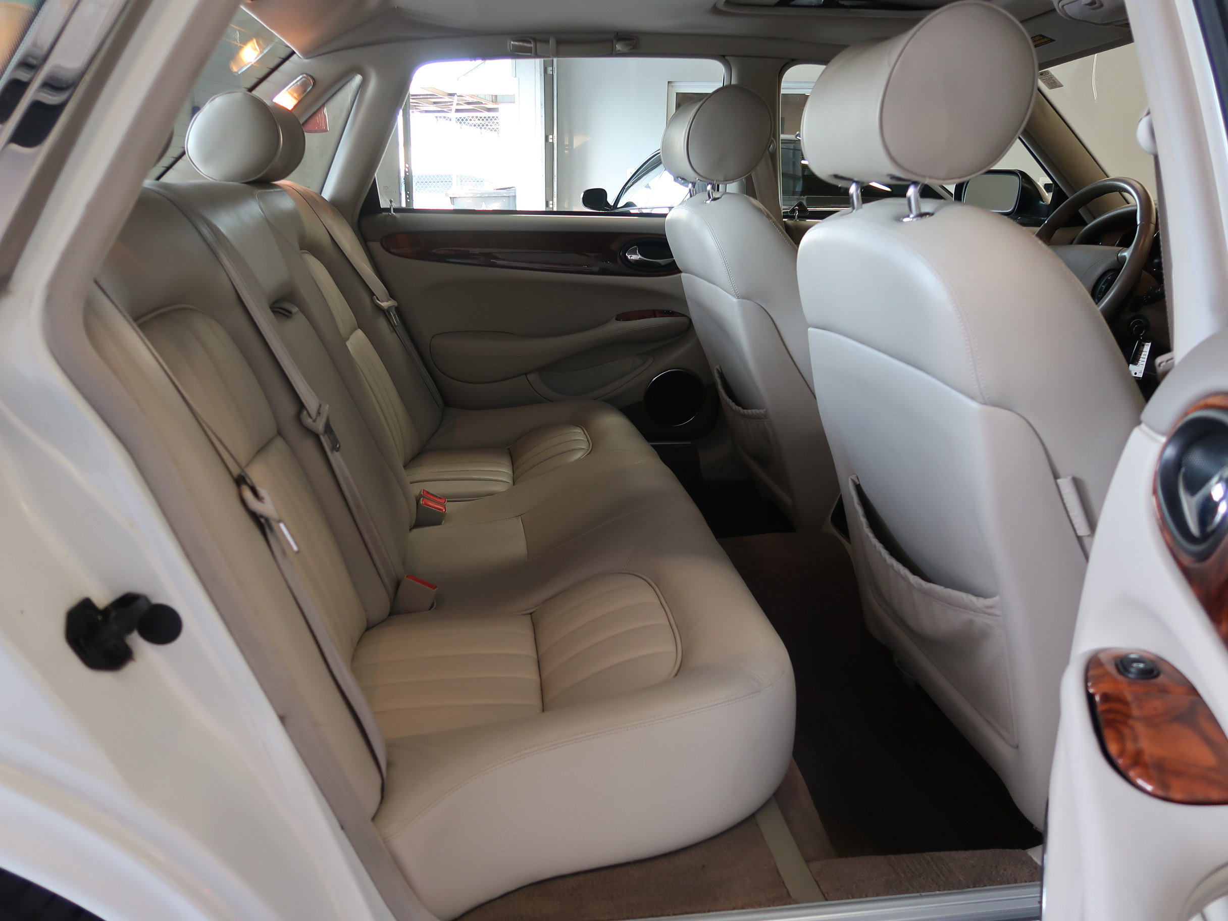 Used 1999 Jaguar XJ8 RWD image 35