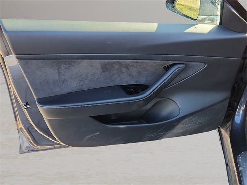 Used 2020 Tesla Model 3 Standard Range Plus image 14