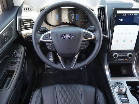 Used 2024 Ford Edge Titanium AWD/4WD image 18