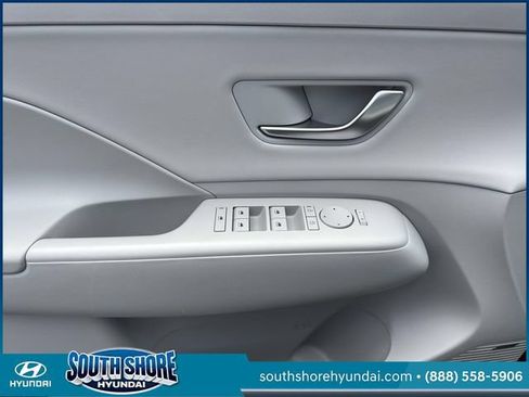 Certified 2024 Hyundai Kona Limited FWD image 18
