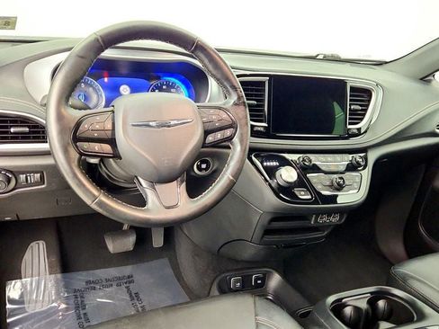 Used 2021 Chrysler Pacifica Touring-L w/ Premium & Safety Sphere Group AWD/4WD image 12