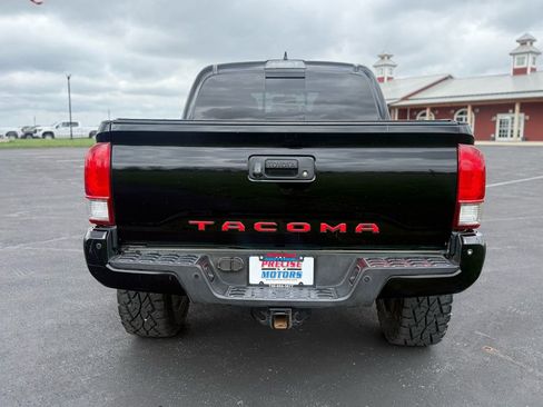 Used 2017 Toyota Tacoma TRD Off-Road w/ Premium & Technology Package image 6