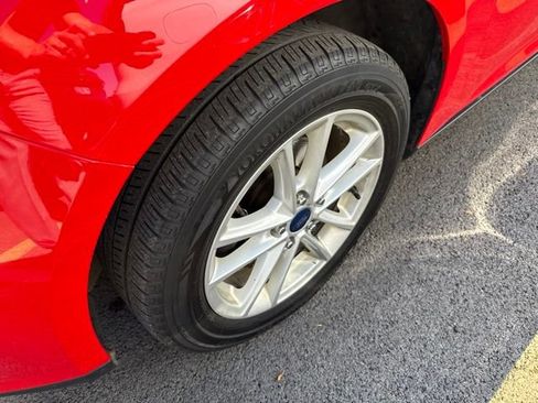 Used 2015 Ford Focus SE FWD image 11