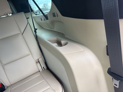 Used 2021 Cadillac Escalade ESV Premium Luxury image 28