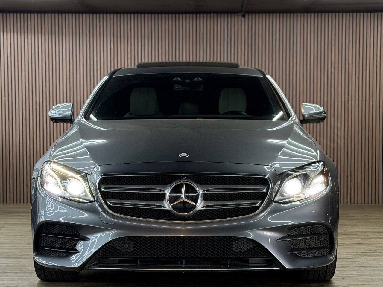Used 2017 Mercedes-Benz E 300 4MATIC image 2