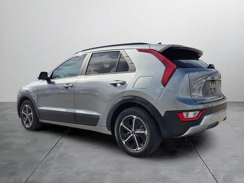 Used 2023 Kia Niro EX FWD image 3