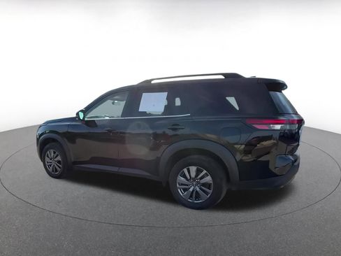 Used 2025 Nissan Pathfinder SV image 9
