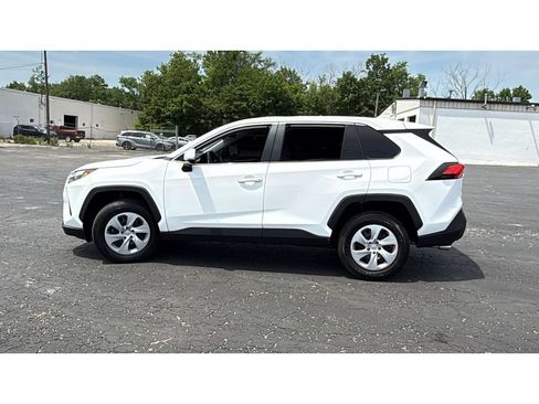 Used 2025 Toyota RAV4 LE AWD/4WD image 4