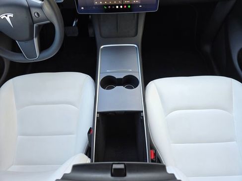 Used 2025 Tesla Model Y Long Range image 25