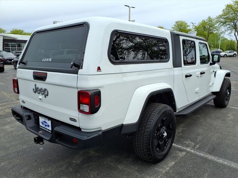 Used 2022 Jeep Gladiator Overland w/ Cold Weather Group AWD/4WD image 7