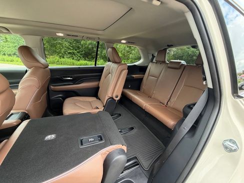 Used 2024 Toyota Grand Highlander AWD image 31
