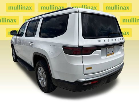 Used 2024 Jeep Wagoneer 4WD image 8