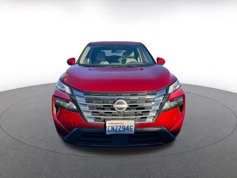 Used 2025 Nissan Rogue SV image 2