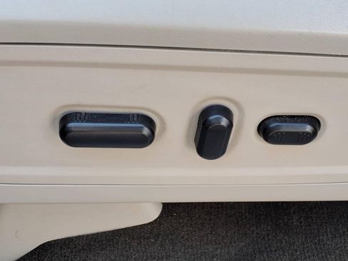 Used 2015 Lincoln Navigator 4WD image 19