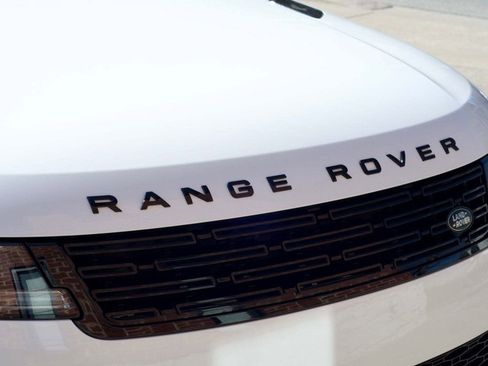 Used 2024 Land Rover Range Rover Sport SE image 9