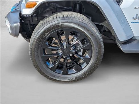 Used 2023 Jeep Wrangler Unlimited Sahara w/ Cold Weather Group AWD/4WD image 9