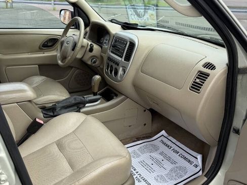 Used 2005 Ford Escape Limited AWD/4WD image 19
