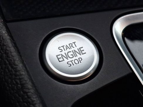 Used 2021 Volkswagen Jetta SE w/ SE Cold Weather Package image 25