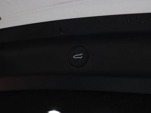 Used 2022 Tesla Model Y Long Range AWD/4WD image 11