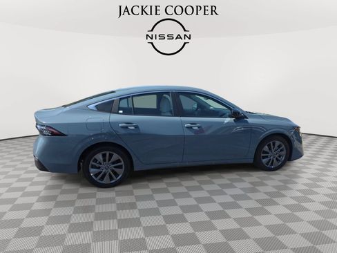 New 2026 Nissan Sentra SL w/ Floor Mat Package FWD image 4