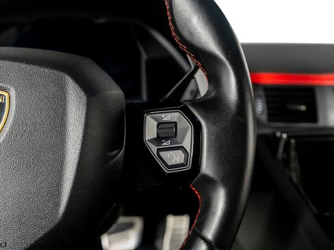 Used 2018 Lamborghini Aventador S image 40