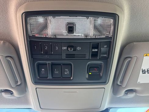 Used 2022 Toyota 4Runner Limited AWD/4WD image 21