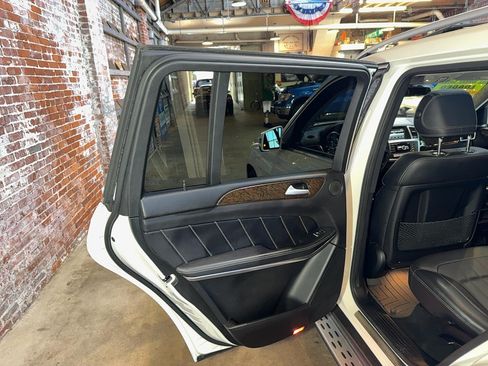 Used 2014 Mercedes-Benz GL 450 4MATIC image 59
