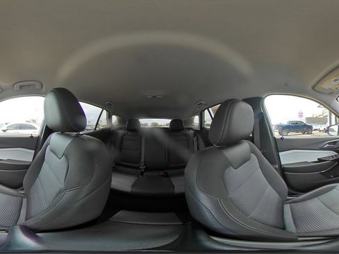 Used 2025 Chevrolet Trax LT FWD image 40