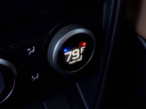 New 2026 Land Rover Defender 130 X-Dynamic SE image 31