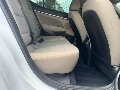 Used 2017 Hyundai Elantra SE FWD image 21