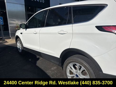 Used 2017 Ford Escape SE FWD image 12