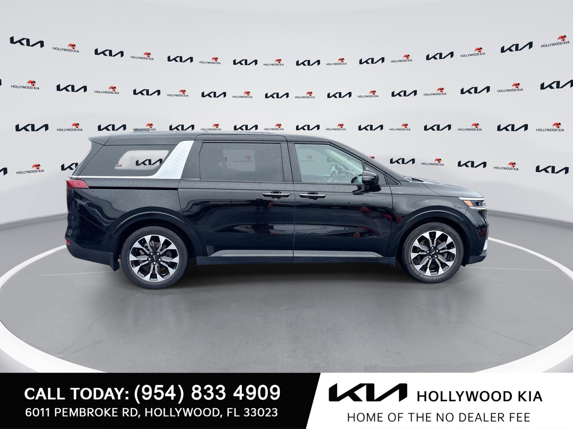 Used 2022 Kia Carnival EX FWD image 9