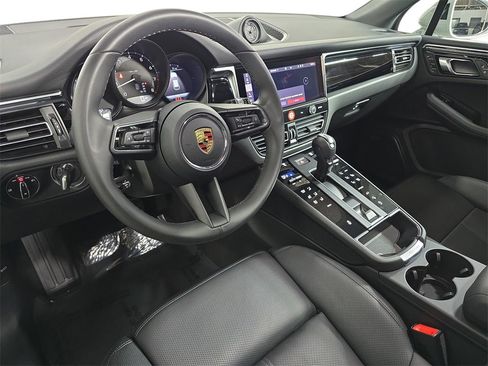 Used 2026 Porsche Macan image 4