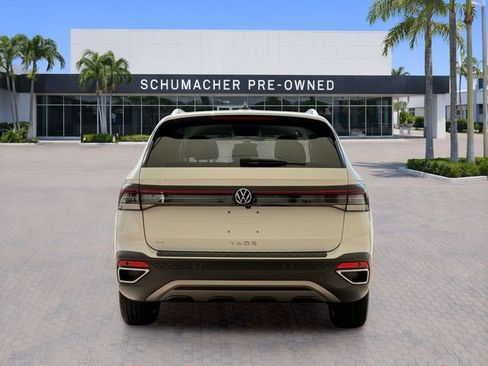 Certified 2025 Volkswagen Taos SE FWD image 6