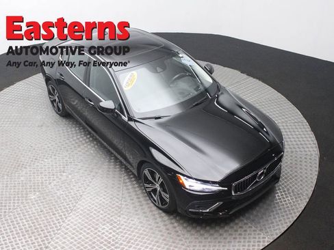 Used 2019 Volvo S60 T6 Inscription image 3
