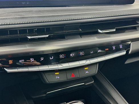 Used 2024 Cadillac XT4 Premium Luxury image 23